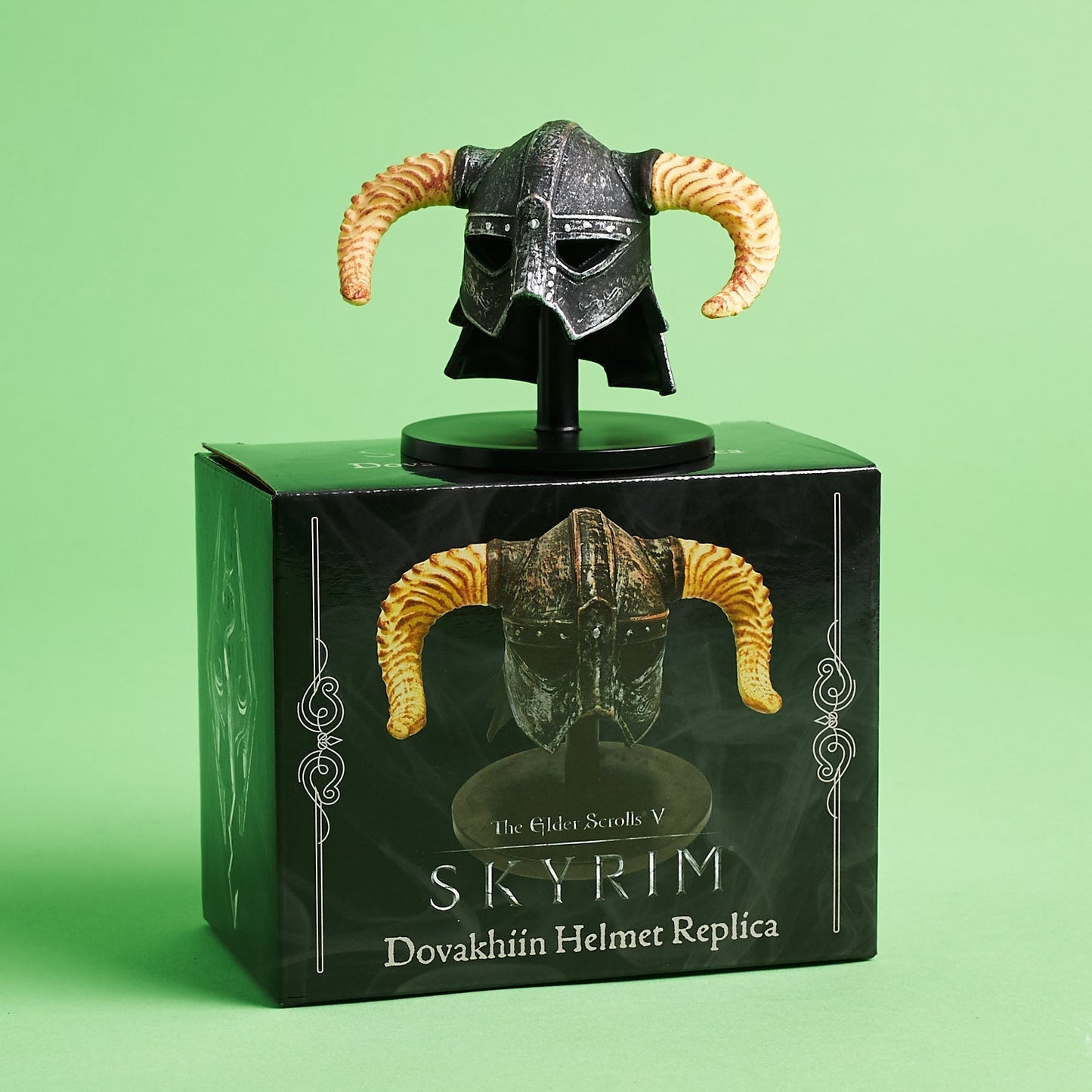 The Elder Scrolls V: Skyrim Dovahkiin Helmet Collectible Figure 3D Standee